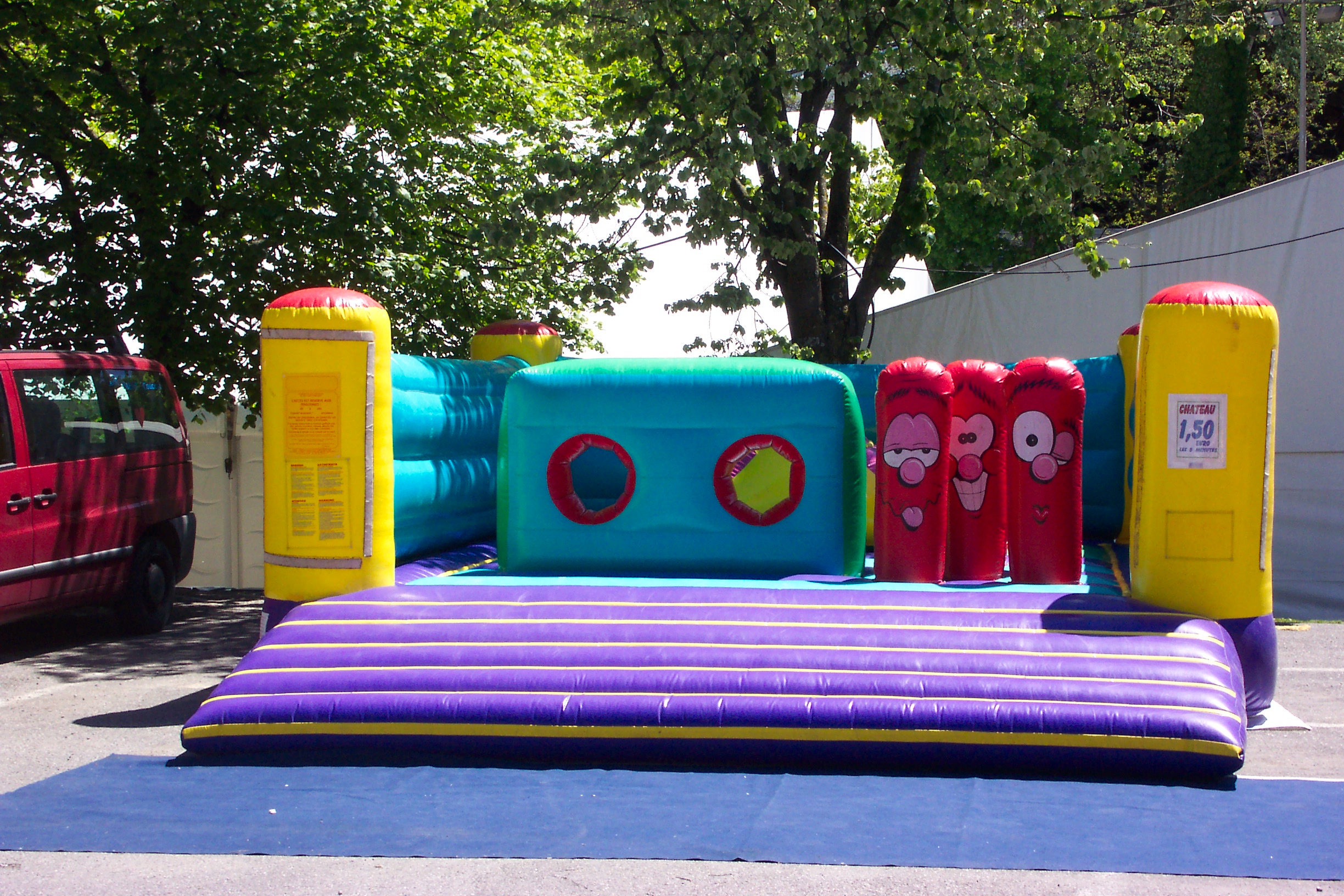 Lire la suite à propos de l’article château gonflable 20