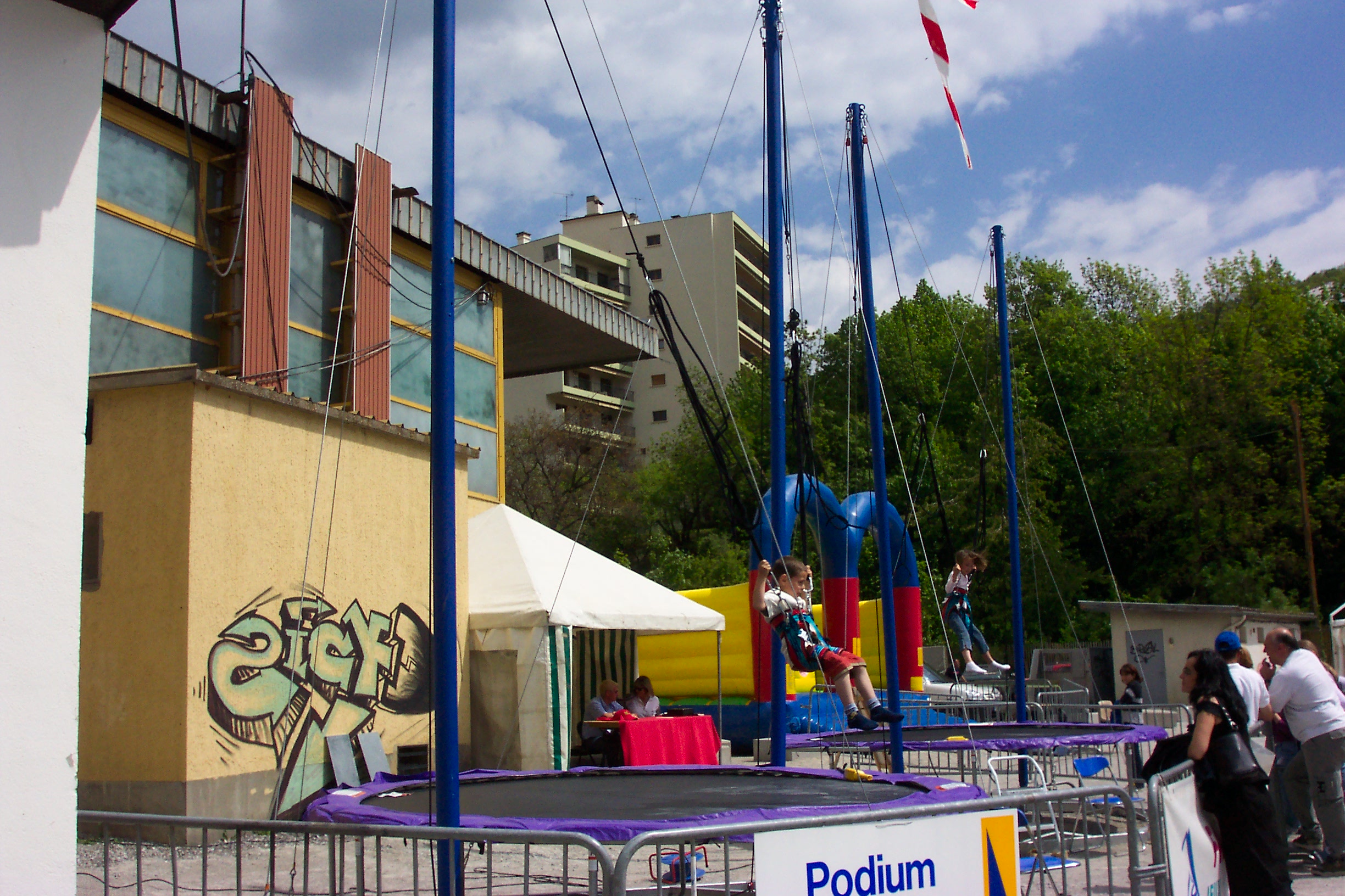 Lire la suite à propos de l’article fun trampoline élastique