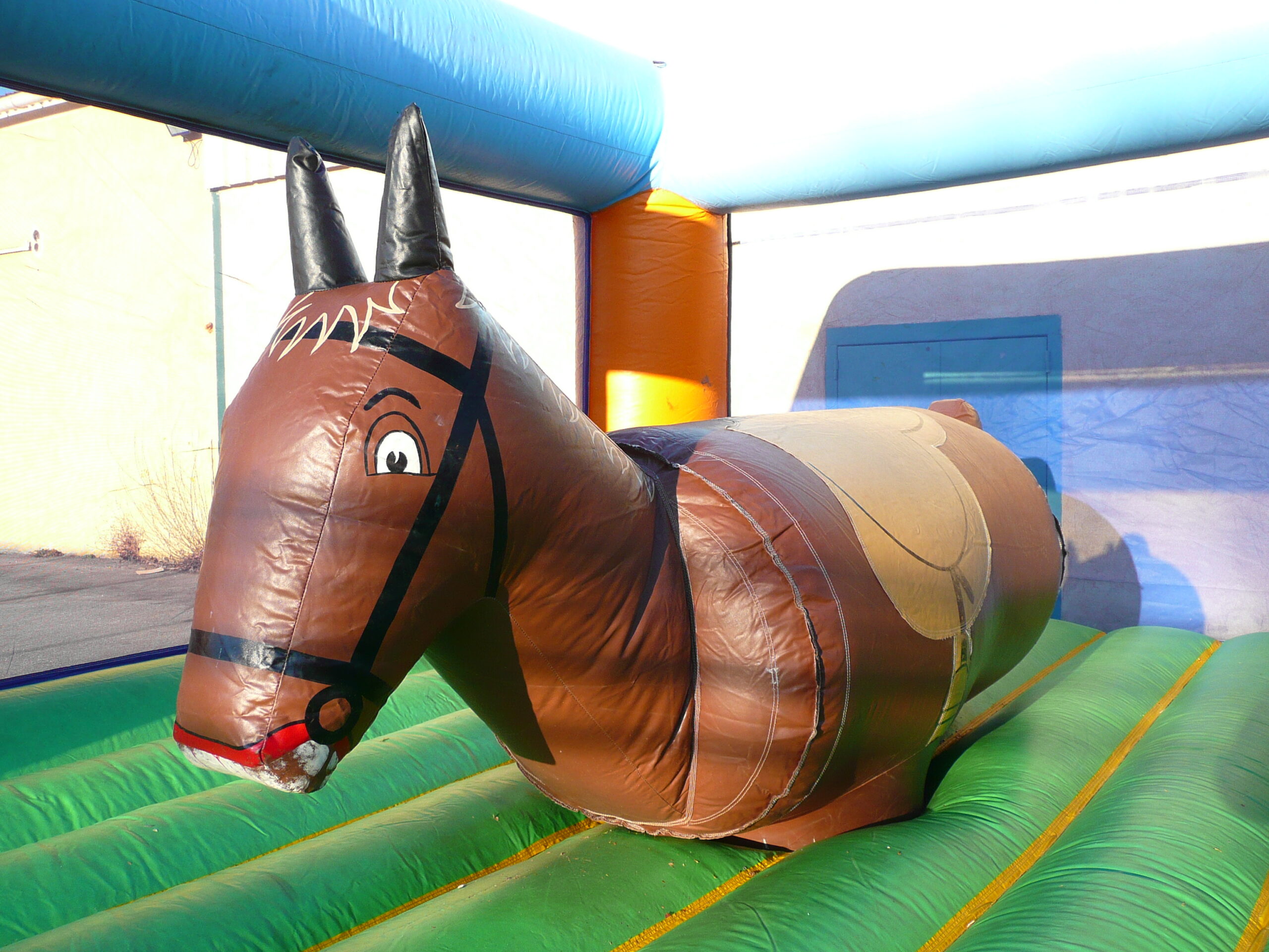 You are currently viewing château gonflable cheval