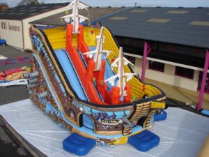 Lire la suite à propos de l’article toboggan bateau pirate