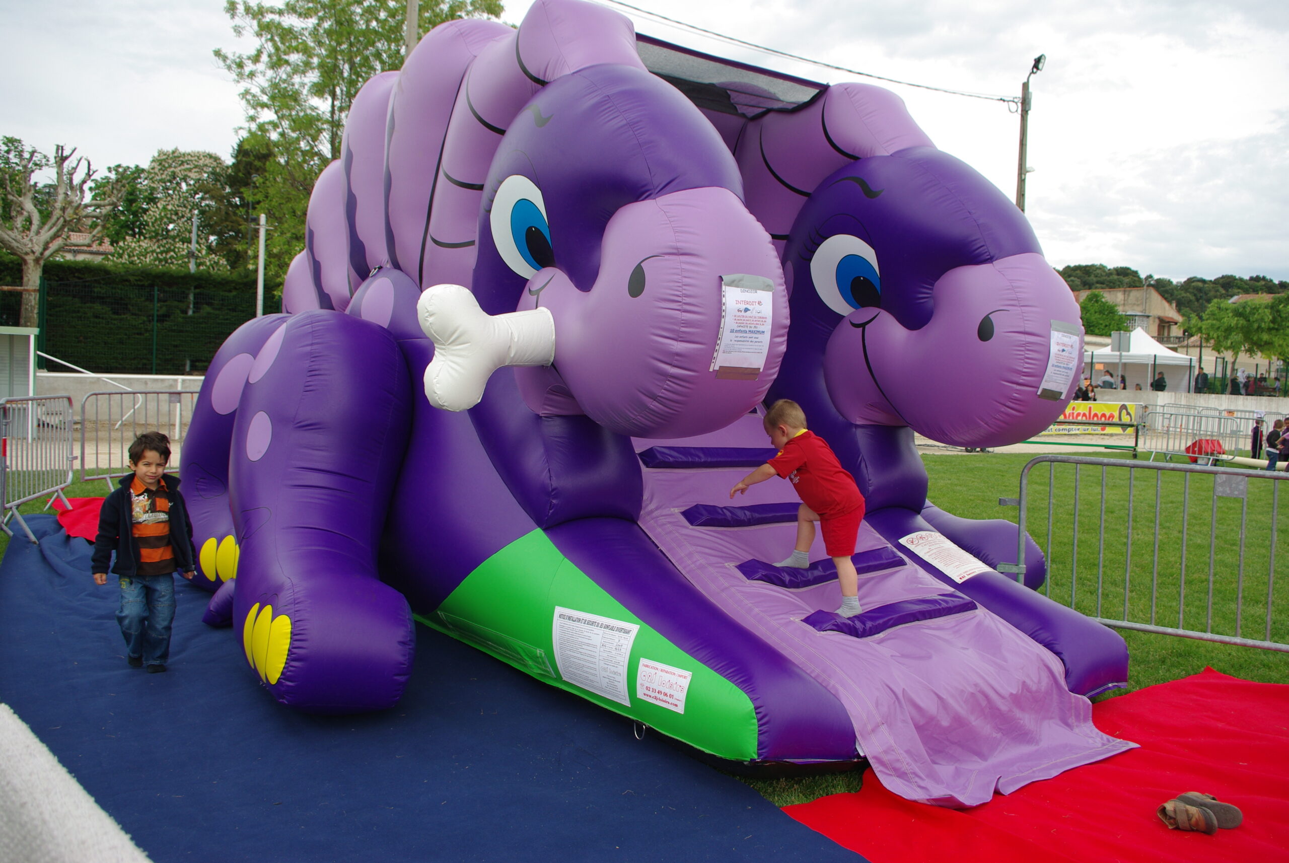 You are currently viewing château gonflable dinozor